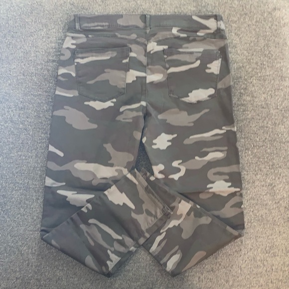 Democracy Jeans - Picture 2 of 7